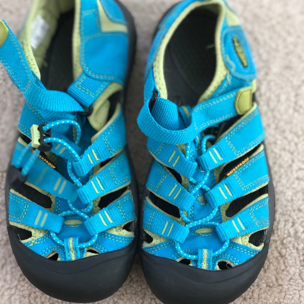 Keen Newport H2 Girls Sandals, Size 3